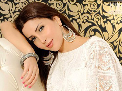 الفنانة السورية نسرين طافش